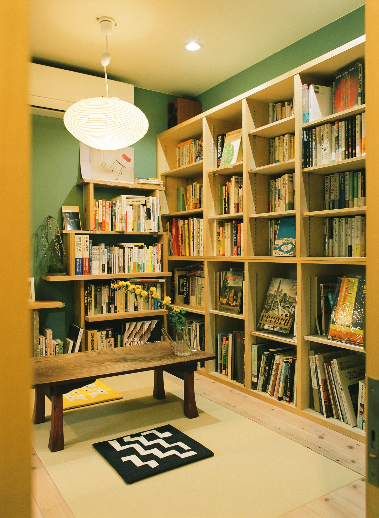 展文庫　京都御所西　都市・文化系の本に囲まれた現代的な和室空間＋屋上