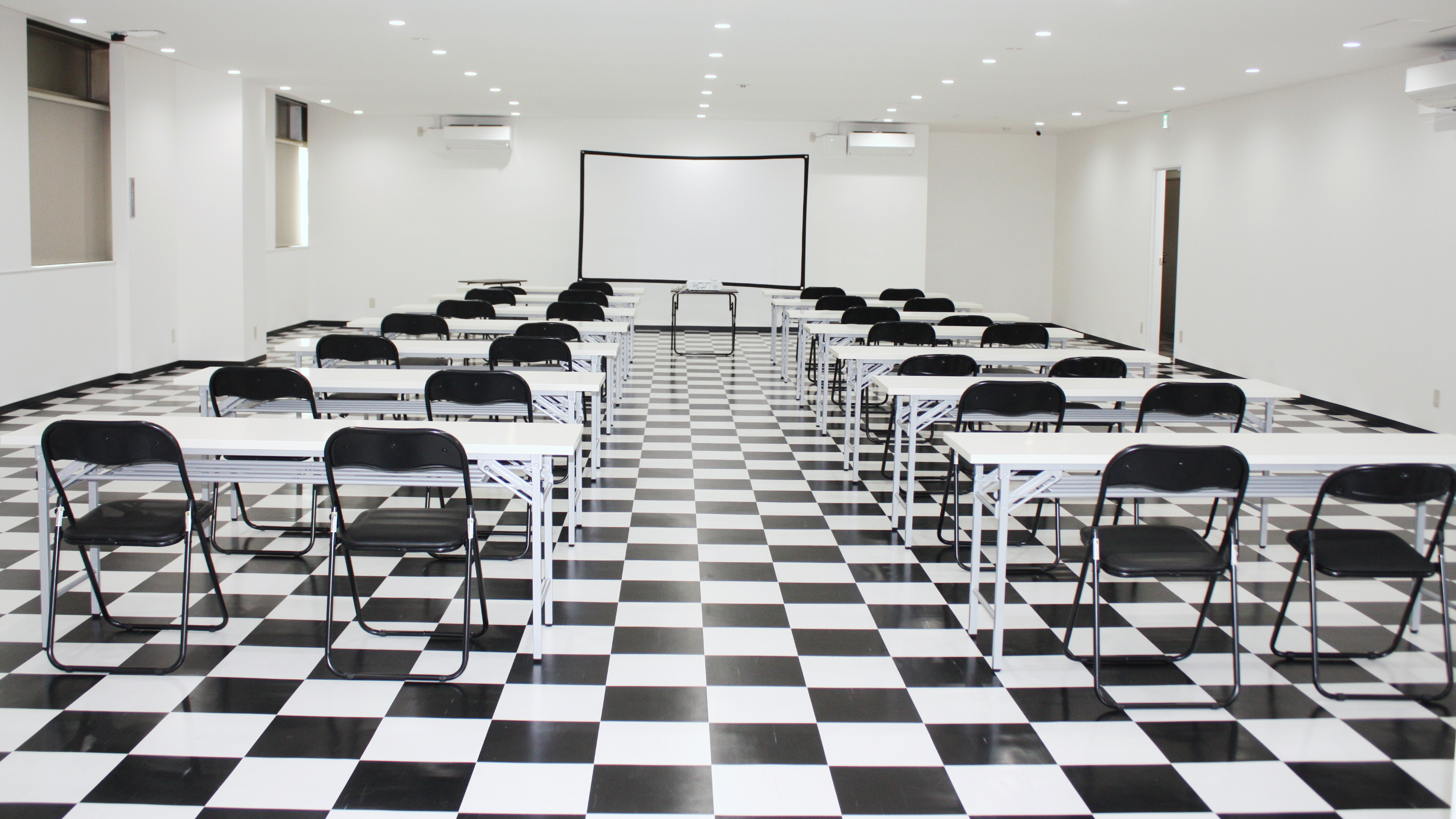 はこプレイス3F【アダプトホール】会議、試験、講習会など使用目的は多種多様！