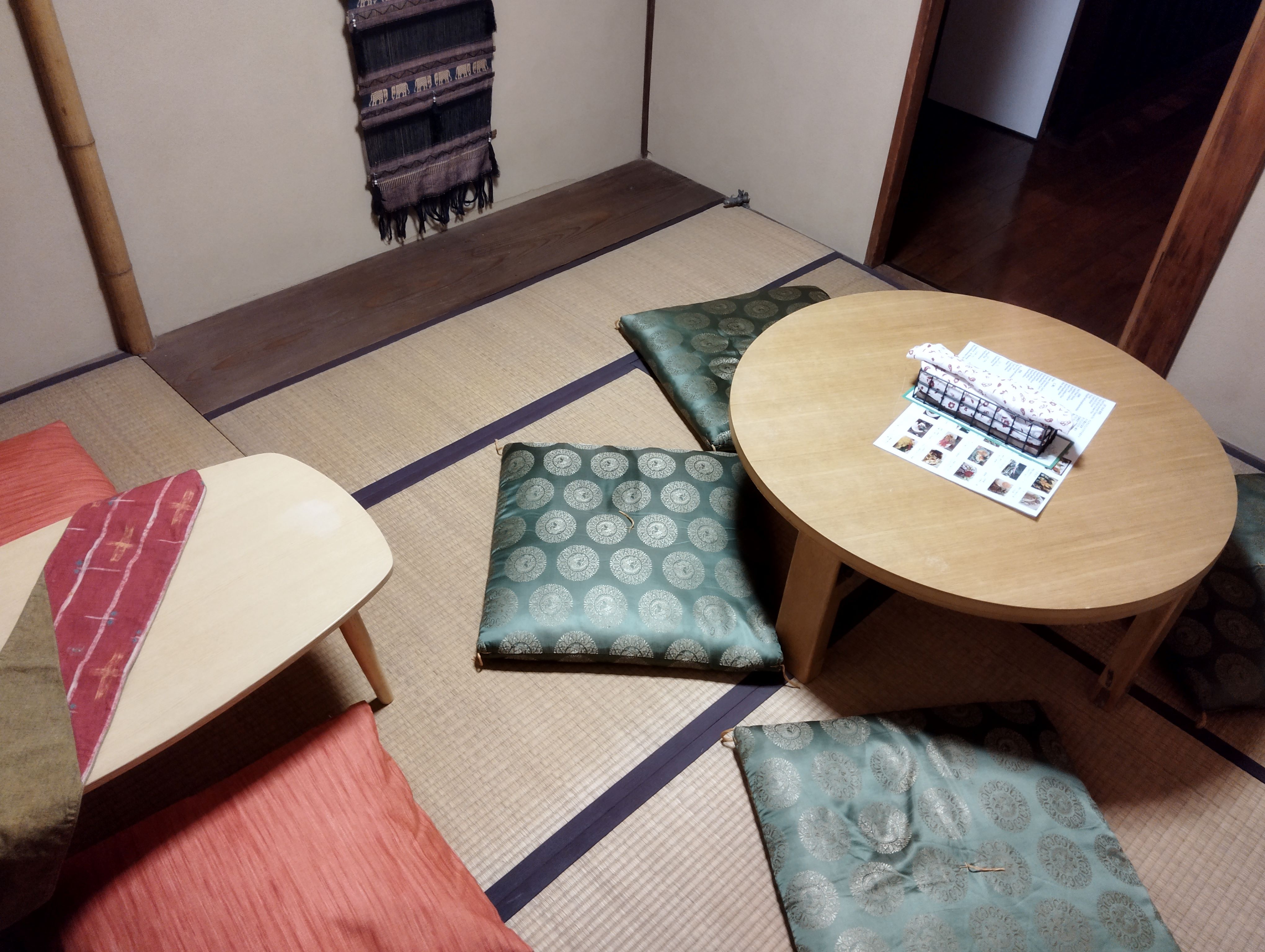 神泉駅すぐの一軒屋の2階和室5.5畳由 イベント個展などにどうぞ
