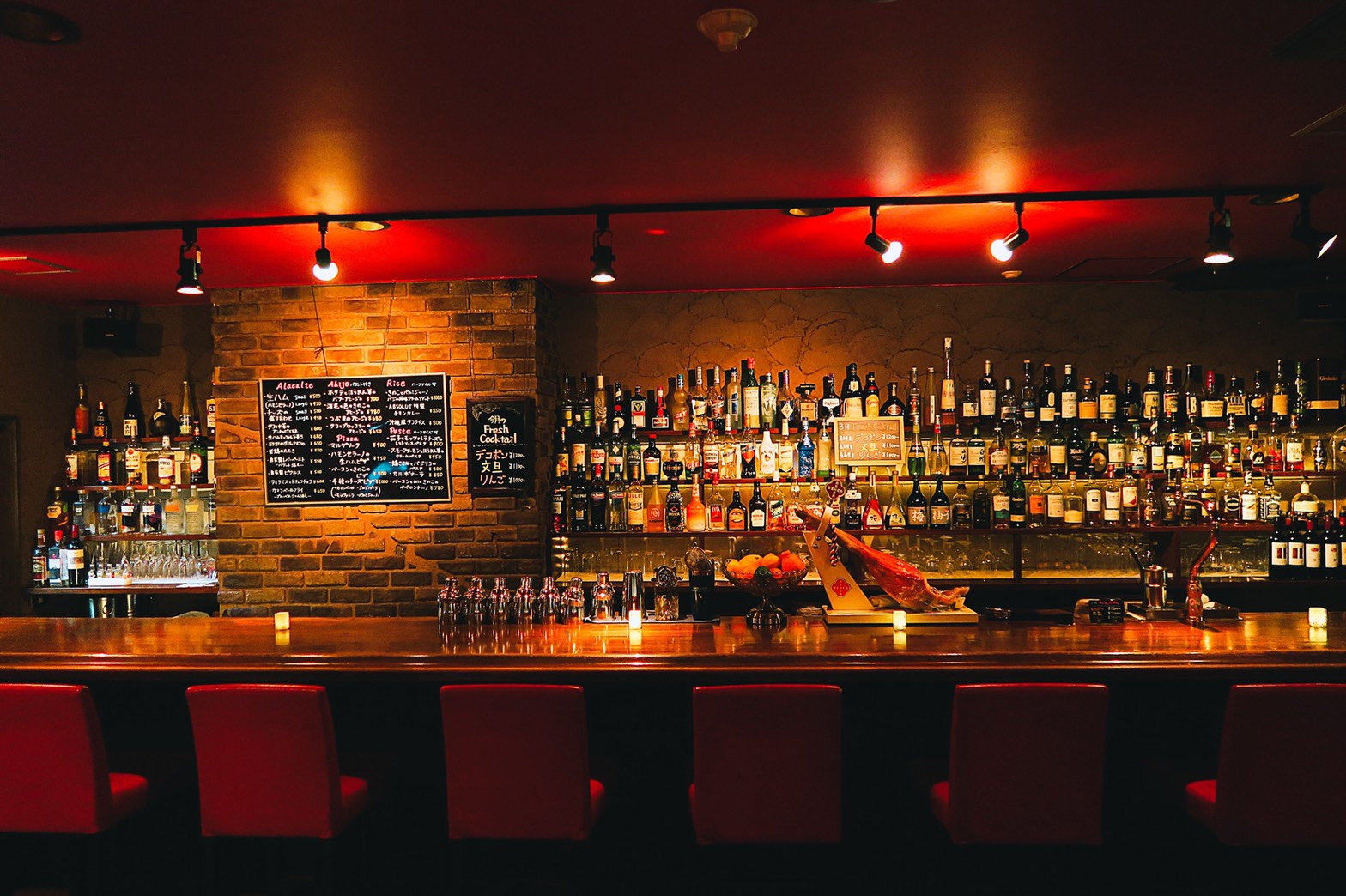 葛西駅から徒歩2分環七沿いの地下1Fにあるバー